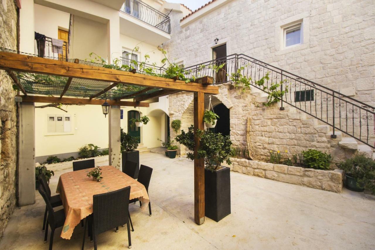 Apartments Dvor - Ap1, Ap2, Ap3 Baška Voda Exterior foto