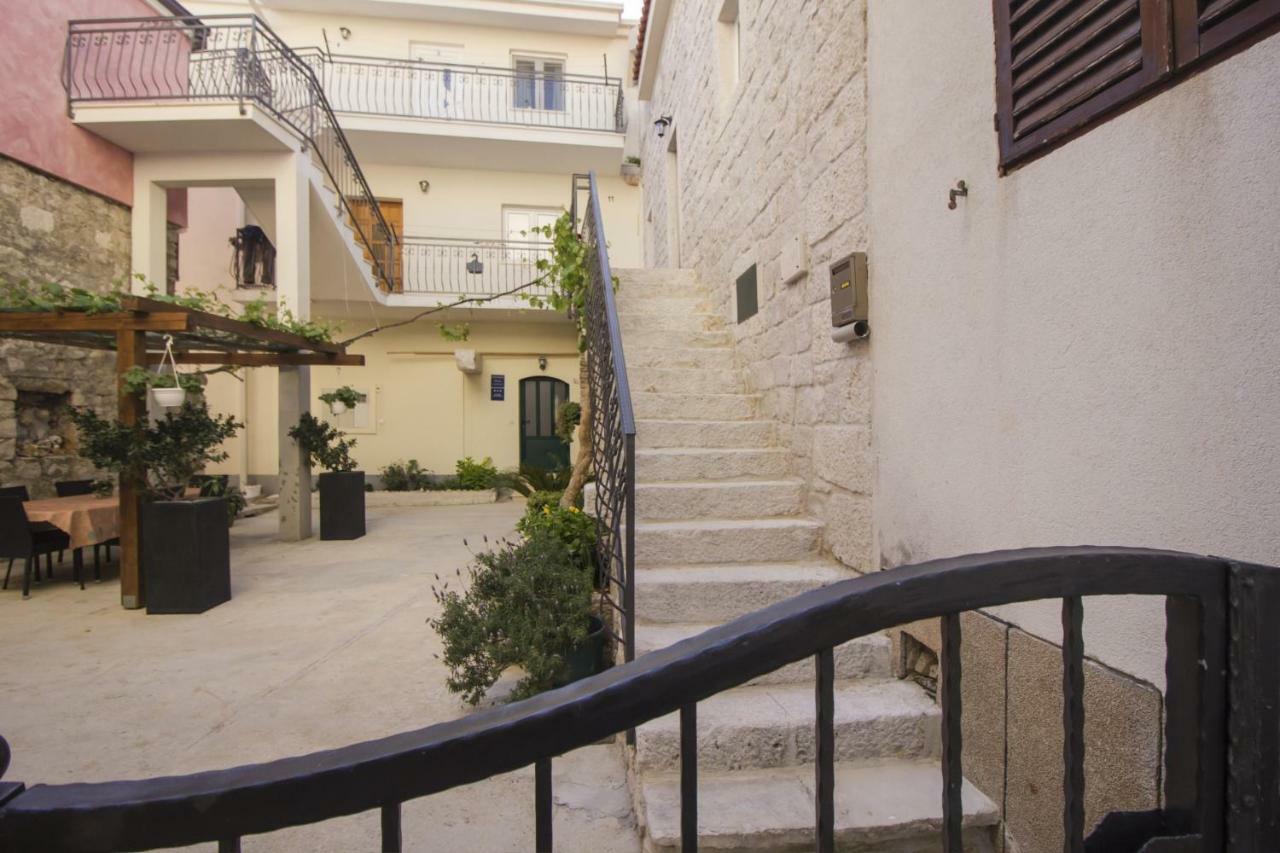 Apartments Dvor - Ap1, Ap2, Ap3 Baška Voda Exterior foto