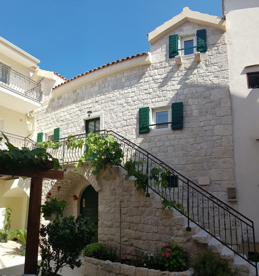 Apartments Dvor - Ap1, Ap2, Ap3 Baška Voda Exterior foto